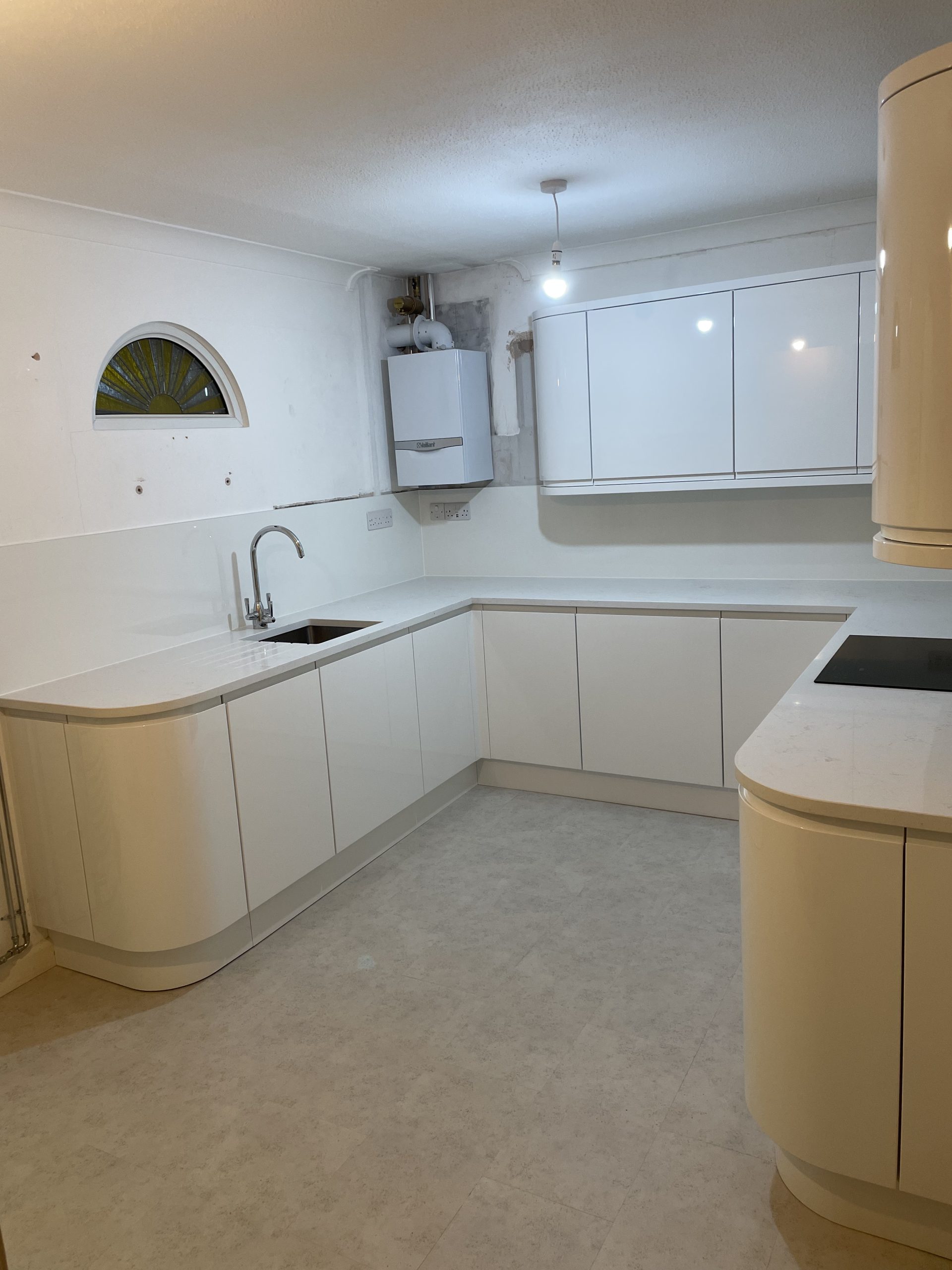 Innovative Kitchen Solutions: Custom Curved Units for a Perfect Fit