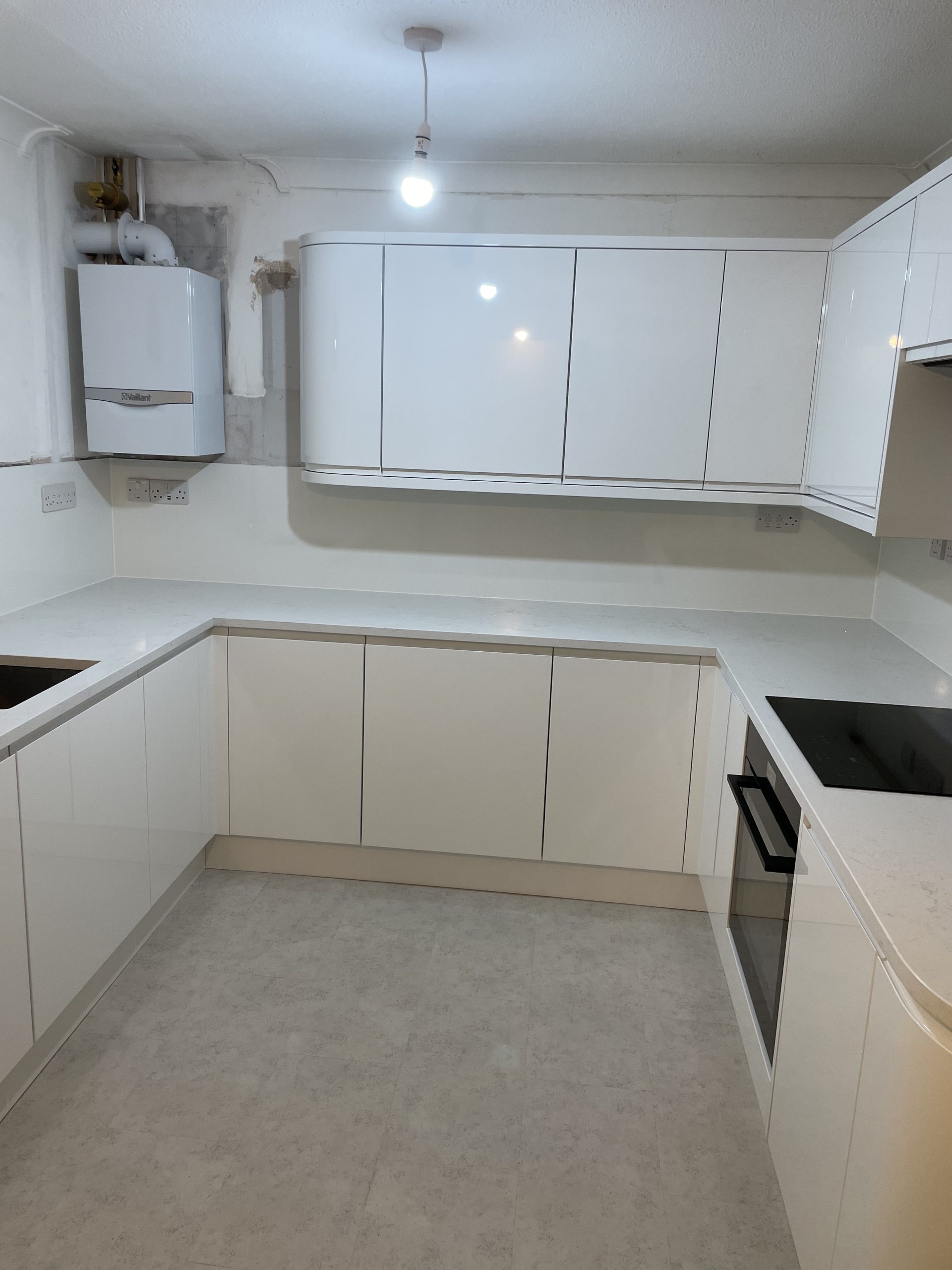 Innovative Kitchen Solutions: Custom Curved Units for a Perfect Fit